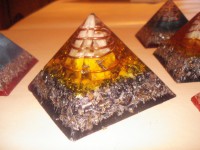 Orgonite lilás e dourada 01 e 02 CADA